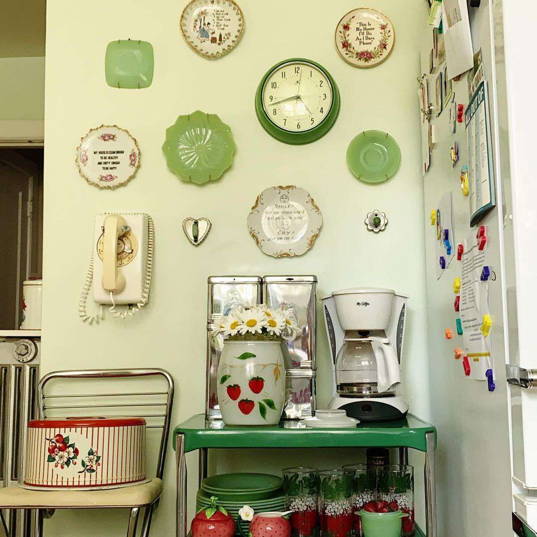 plate wall in kitchen