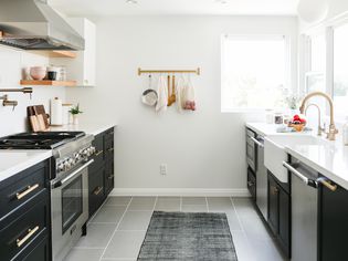 A modern, airy kitchen