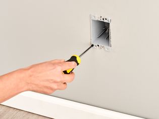 Installing an electrical box into drywall